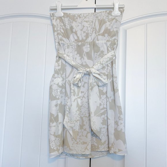 Sz 4 Light Beige and White Short Express Dress - Picture 4 of 9